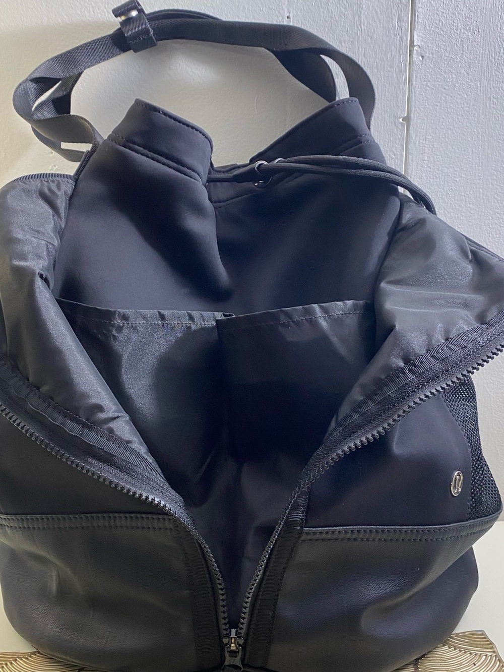 Lululemon Rally Tennis Large Black Drawstring Bucket Backpack - Picture 4 of 10